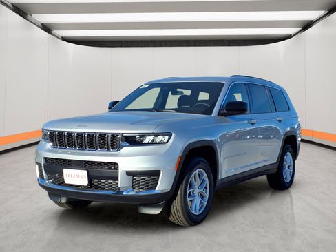 New 2025 Jeep Grand Cherokee L Laredo image 4