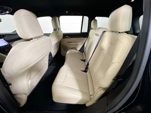 Used 2023 Jeep Grand Cherokee Limited image 23