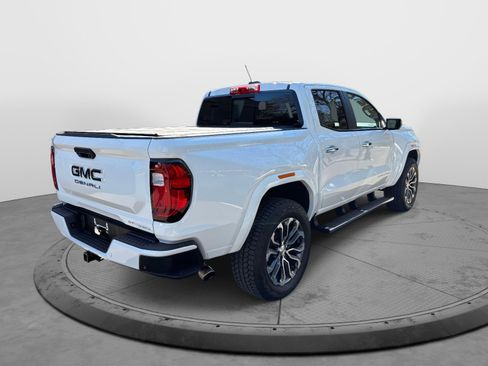 Used 2024 GMC Canyon Denali image 8