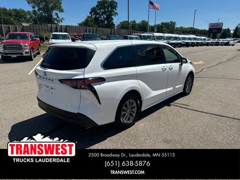 Used 2021 Toyota Sienna LE AWD/4WD image 5
