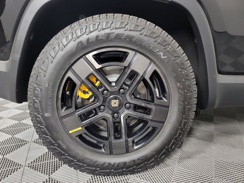 Used 2024 Rivian R1S Adventure image 12