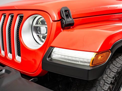 Used 2022 Jeep Wrangler Unlimited Sahara w/ LED Lighting Group AWD/4WD image 15