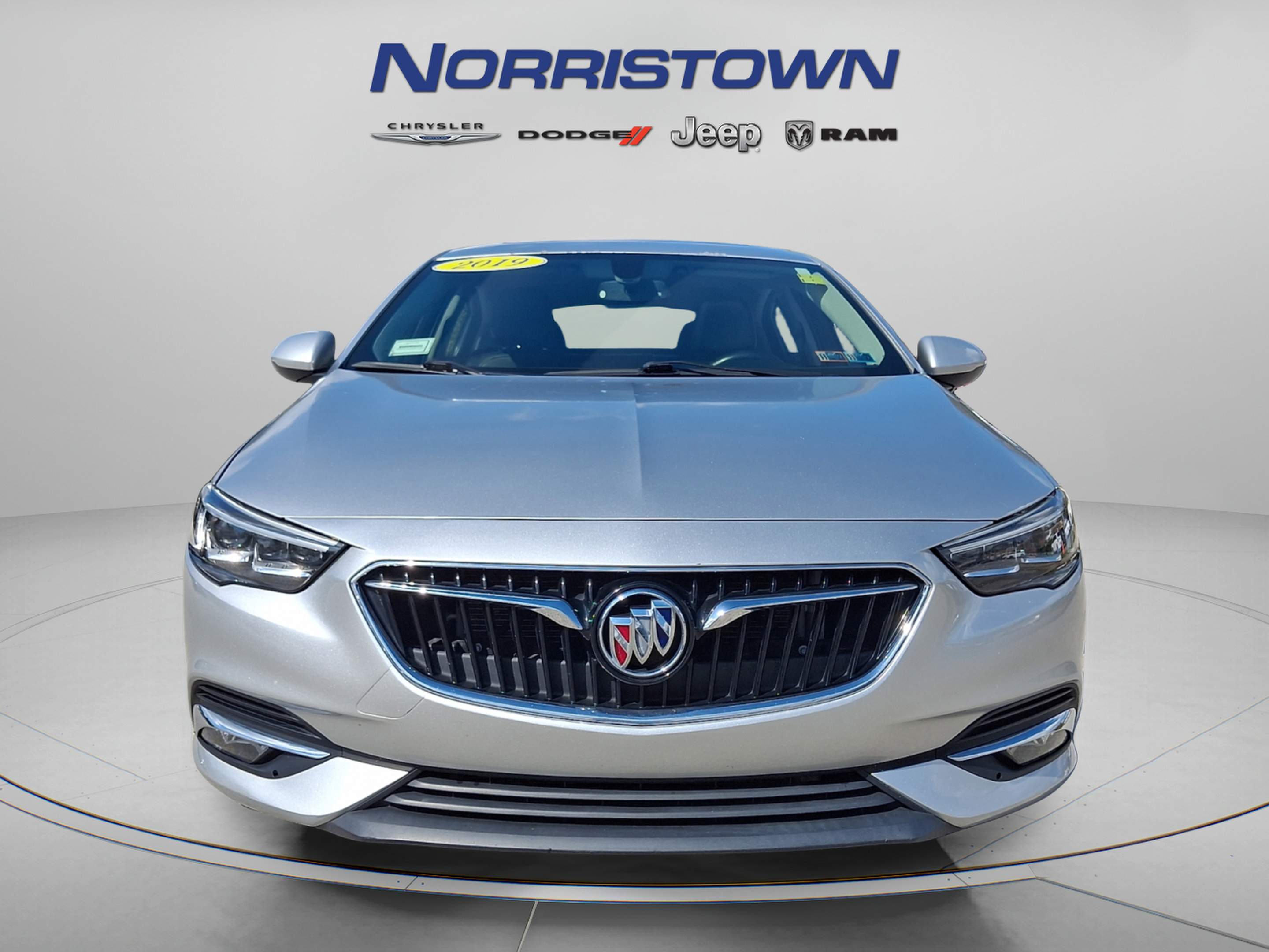 Used 2019 Buick Regal Essence w/ Driver Confidence Package I AWD/4WD image 2