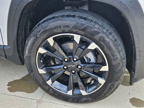 Used 2025 Chevrolet Equinox RS w/ Safety and Technology Package image 3