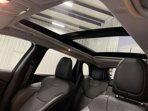 Used 2022 Jeep Cherokee Latitude Lux w/ Sun & Sound Group AWD/4WD image 22