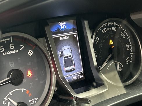 Used 2017 Toyota Tacoma Limited w/ Tow Package RWD image 7