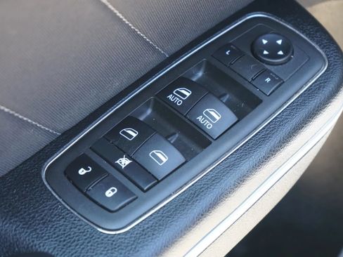 Used 2022 Dodge Charger SXT RWD image 28