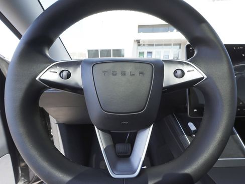 Used 2026 Tesla Model Y AWD image 16