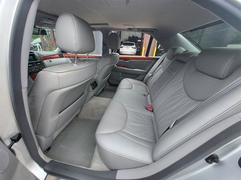 Used 2005 Lexus LS 430 RWD image 8