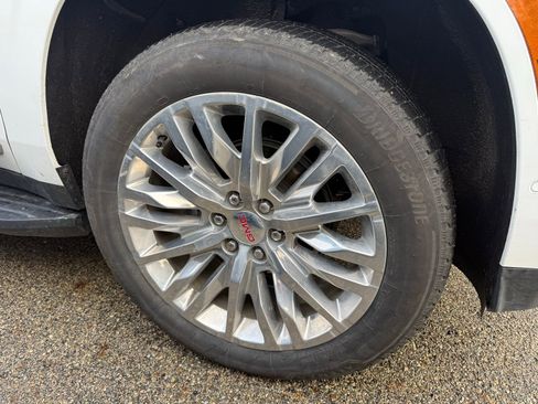 Used 2025 GMC Yukon XL Denali image 10