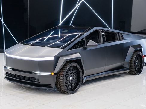 Used 2026 Tesla Cybertruck Cyberbeast AWD/4WD image 2
