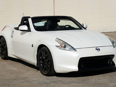 Used 2010 Nissan 370Z Touring RWD image 41