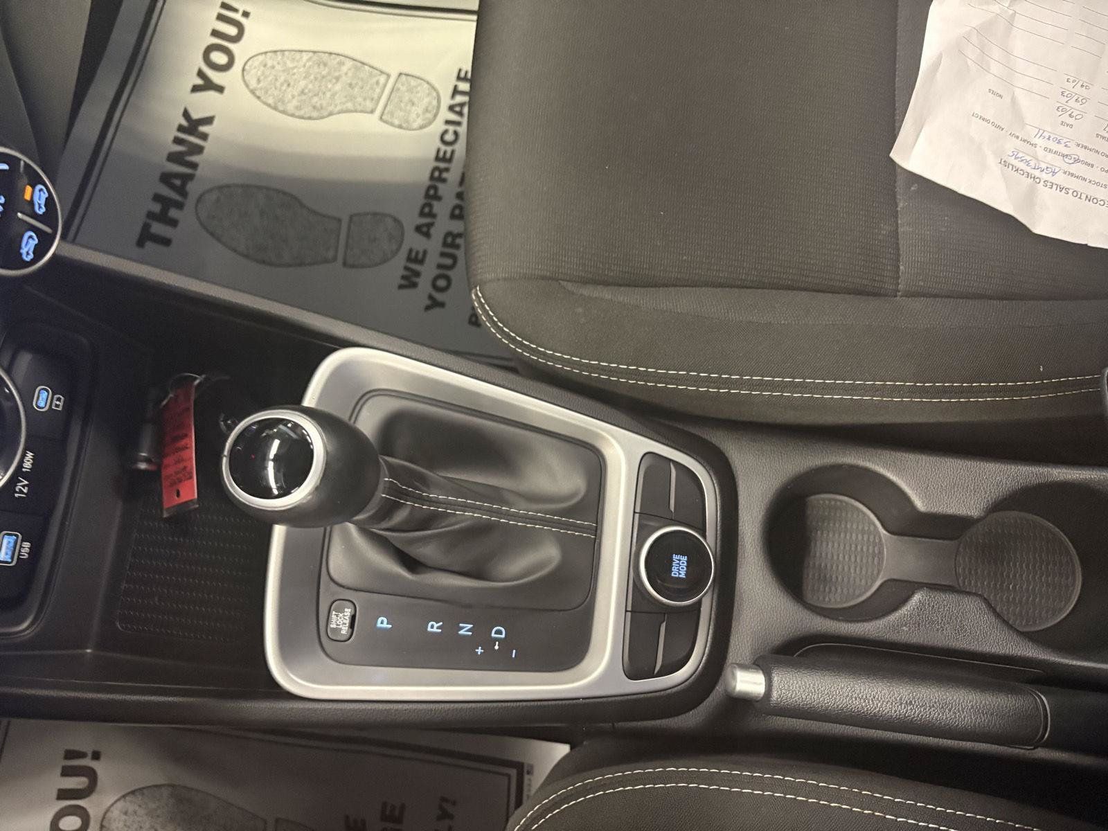 Used 2025 Hyundai Venue SEL FWD image 25
