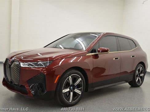 Used 2023 BMW iX xDrive50 w/ Premium Package AWD/4WD image 3