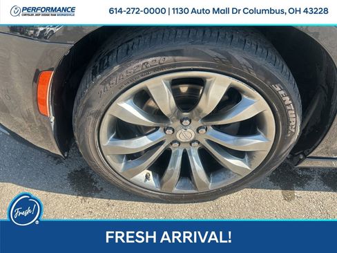 Used 2015 Chrysler 300 C Platinum w/ Light Group RWD image 9