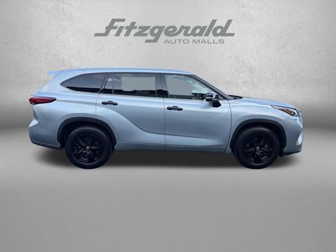 Used 2020 Toyota Highlander LE FWD image 8
