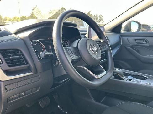 Used 2024 Nissan Rogue S FWD image 10