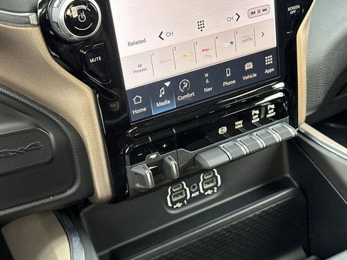 Used 2024 RAM 2500 Laramie image 20