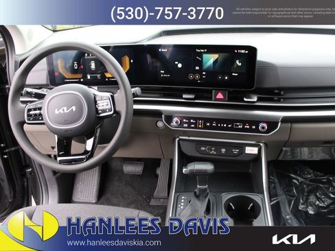 New 2026 Kia Carnival LX FWD image 16