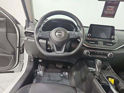 Certified 2025 Nissan Altima 2.5 S FWD image 14