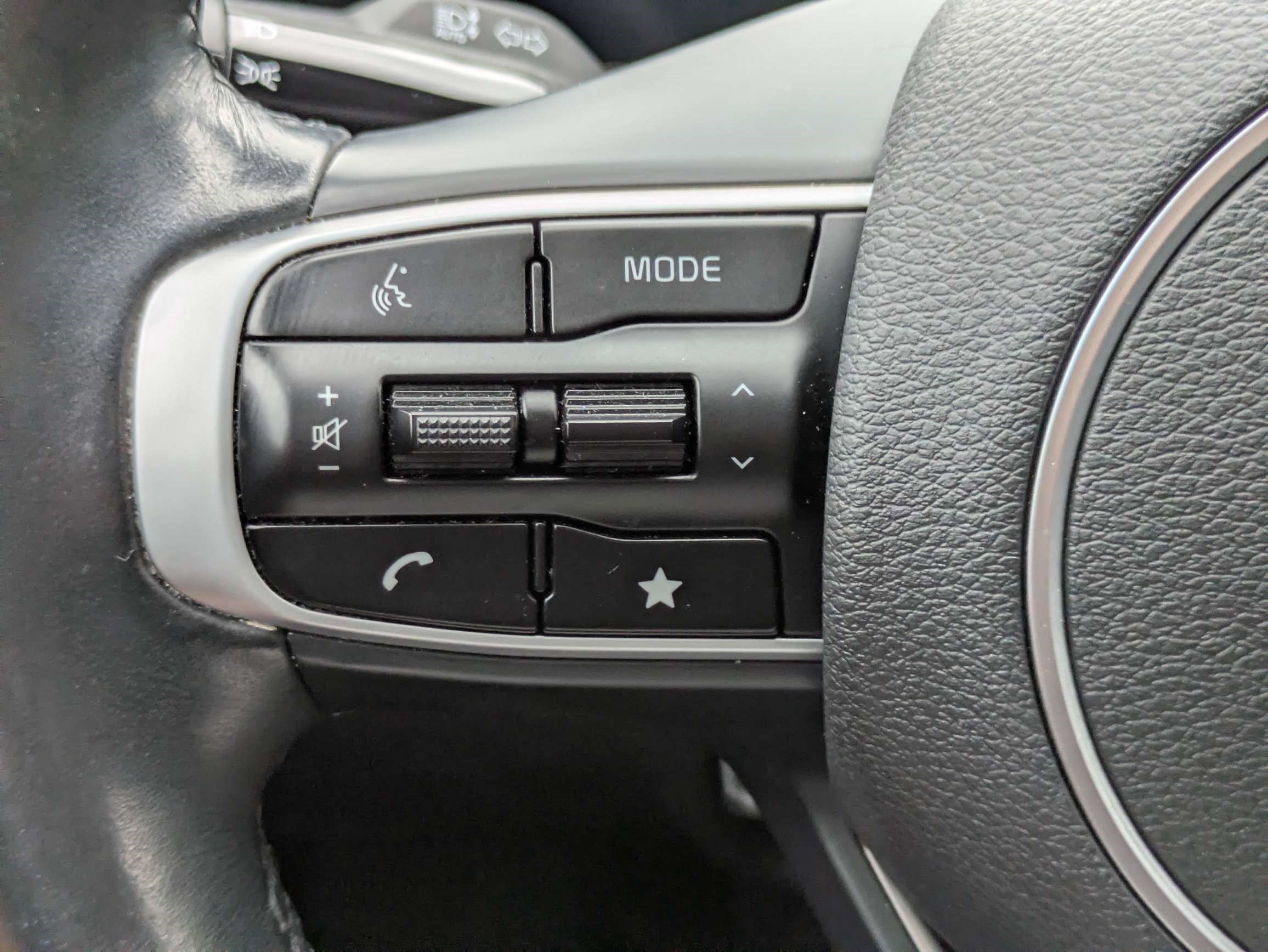 Used 2025 Kia Sportage EX FWD image 32