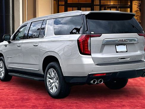 Used 2024 GMC Yukon XL Denali AWD/4WD image 4