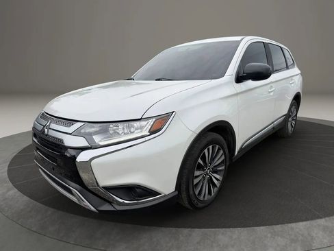 Used 2020 Mitsubishi Outlander ES FWD image 1