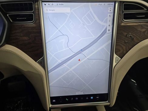 Used 2018 Tesla Model X 75D AWD/4WD image 17