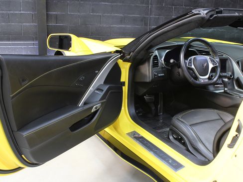 Used 2016 Chevrolet Corvette Z06 w/ 3LZ Preferred Equipment Group image 35