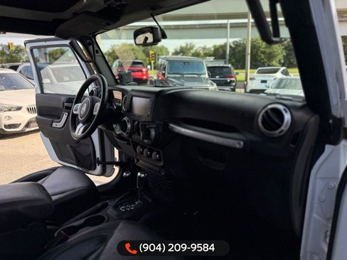 Used 2016 Jeep Wrangler Unlimited Rubicon image 34