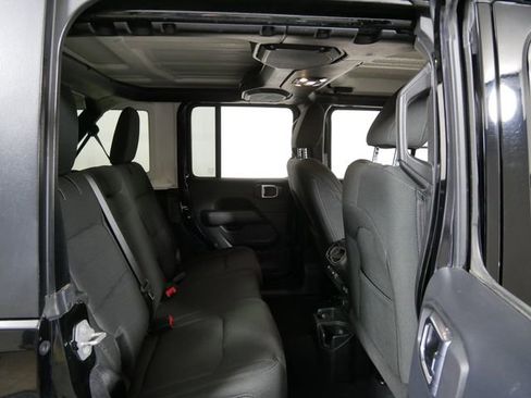 Used 2019 Jeep Wrangler Unlimited Sahara AWD/4WD image 12