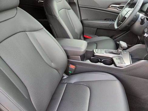 New 2026 Kia Sportage EX FWD image 11