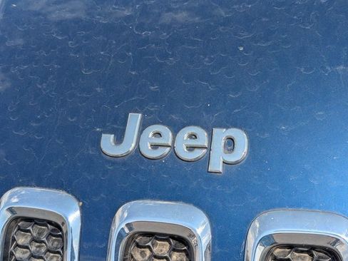 Used 2018 Jeep Cherokee Latitude w/ Safety Group AWD/4WD image 10