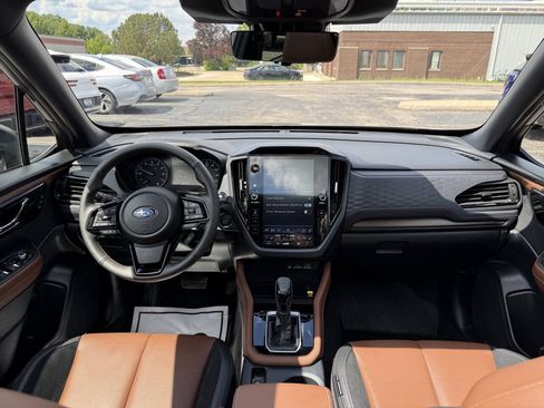 Used 2025 Subaru Forester Touring w/ Popular Package - Touring AWD/4WD image 28