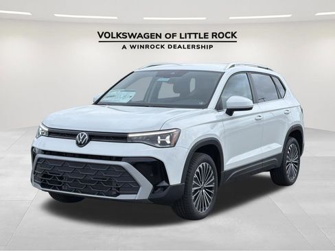 New 2026 Volkswagen Taos SE FWD image 1