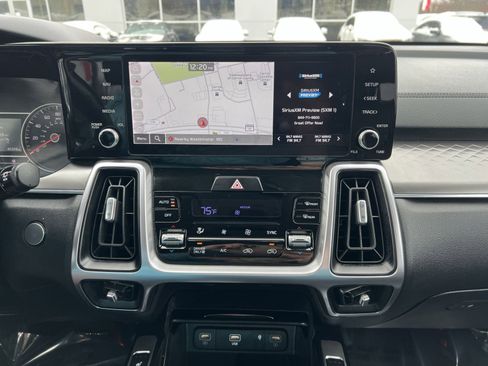Used 2023 Kia Sorento EX image 18