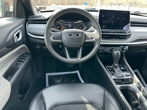 Used 2024 Jeep Compass Latitude image 13