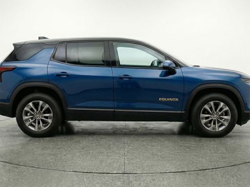 Used 2025 Chevrolet Equinox LT FWD image 11
