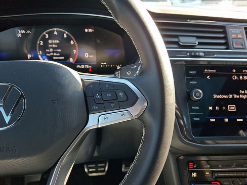 Certified 2023 Volkswagen Tiguan SE R-Line image 22