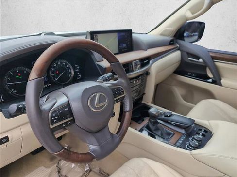 Used 2016 Lexus LX 570 4WD w/ Luxury Package image 9