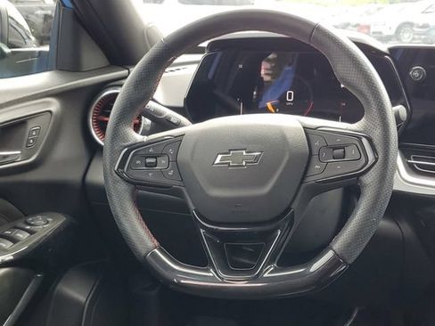 Used 2024 Chevrolet Trax RS w/ Sunroof Package FWD image 29