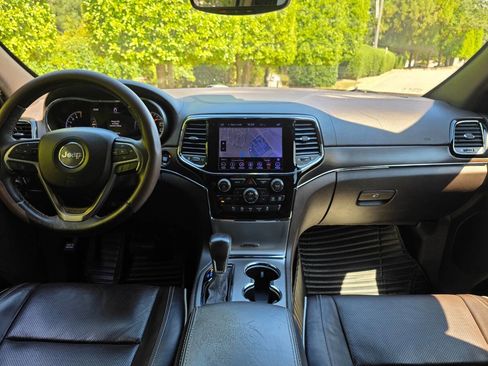Used 2019 Jeep Grand Cherokee Overland RWD image 16