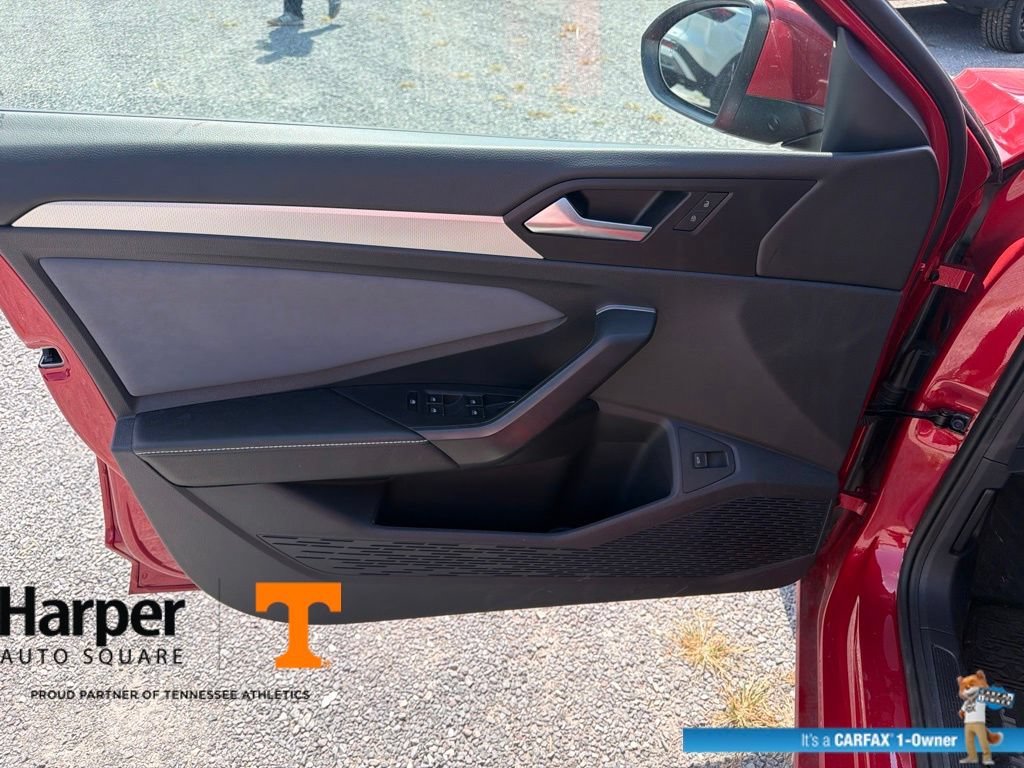 Used 2025 Volkswagen Jetta SE w/ Sunroof Package FWD image 19