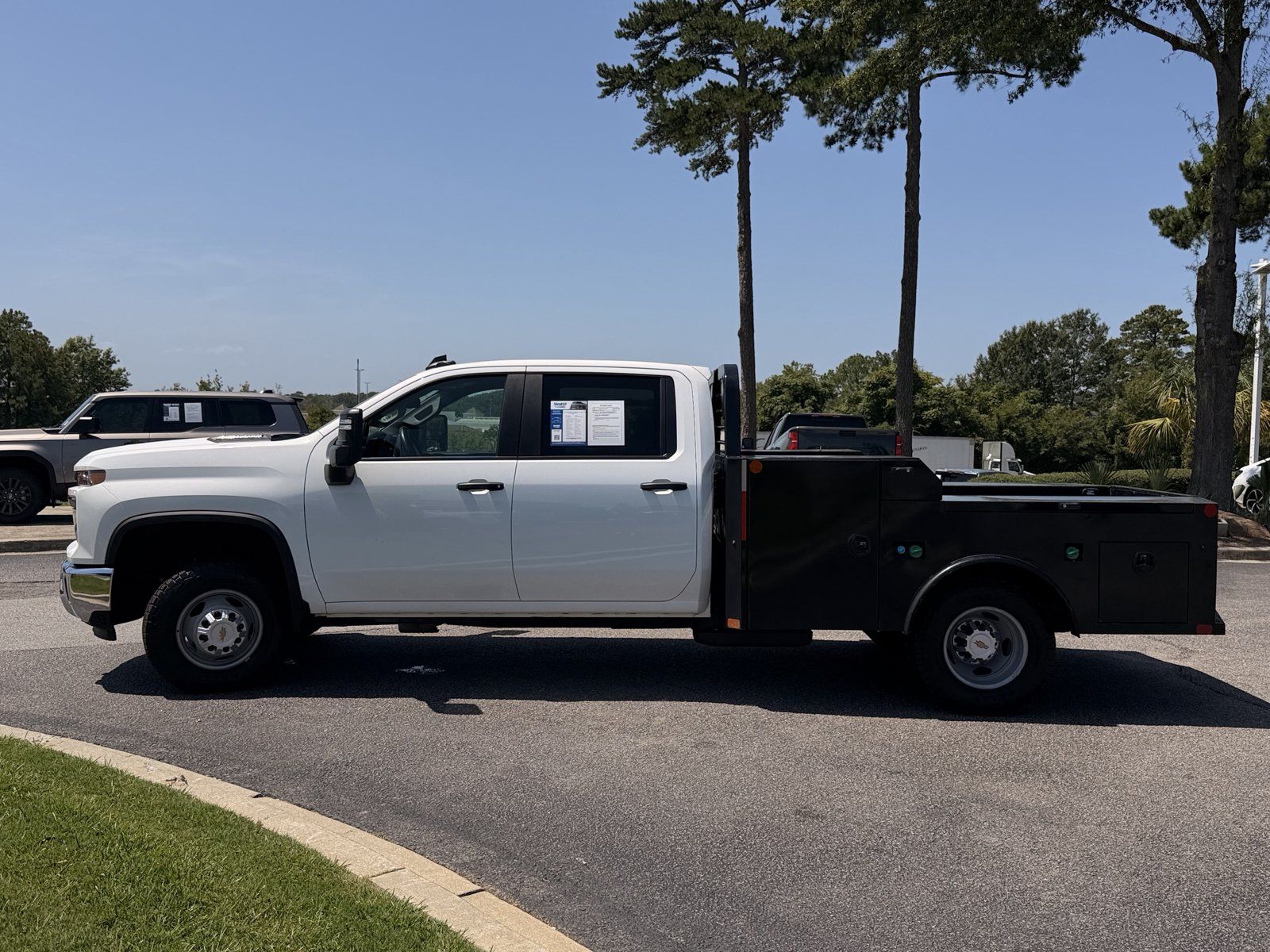 Used 2025 Chevrolet Silverado 3500 W/T w/ WT Convenience Package AWD/4WD image 9