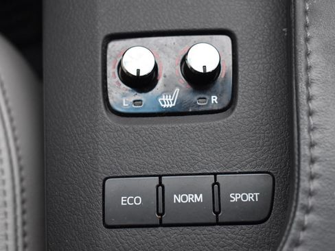 Used 2016 Toyota Avalon Limited image 37