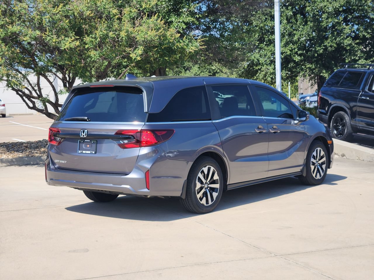 New 2027 Honda Odyssey EX-L image 3