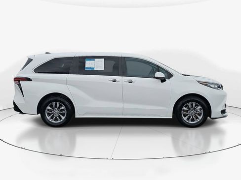 Used 2021 Toyota Sienna LE FWD image 5