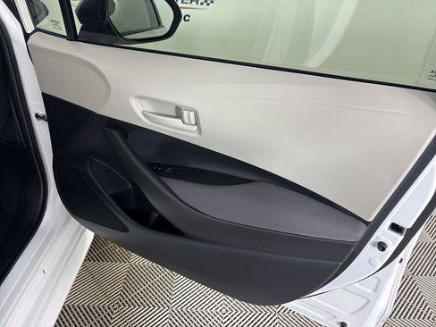 Used 2025 Toyota Corolla LE image 25