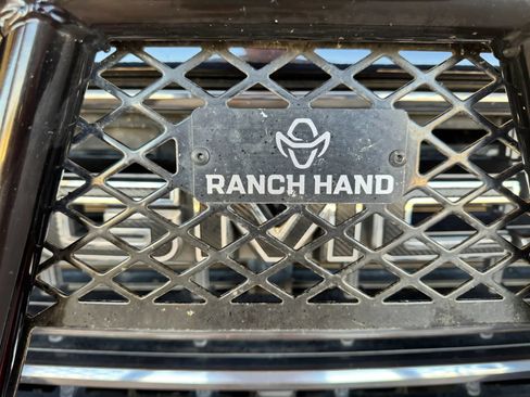 Used 2022 GMC Sierra 2500 AT4 w/ AT4 Premium Plus Package AWD/4WD image 9