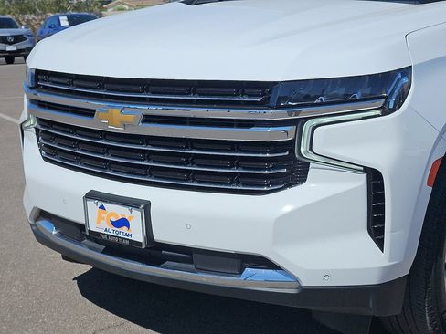 Used 2024 Chevrolet Suburban LT RWD image 9